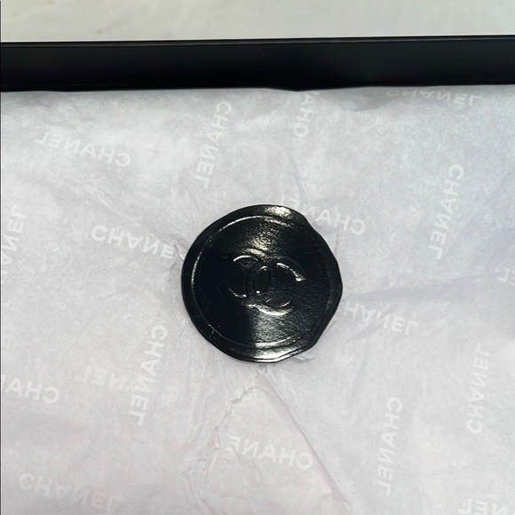 CHANEL Classic White Gift Box - Picture 7 of 11